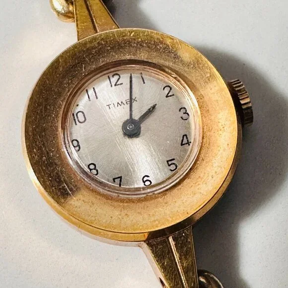 Timex Ladies Watch - Gold Tone Round Face - Thin Strap - Needs Battery - Picture 3 of 5
